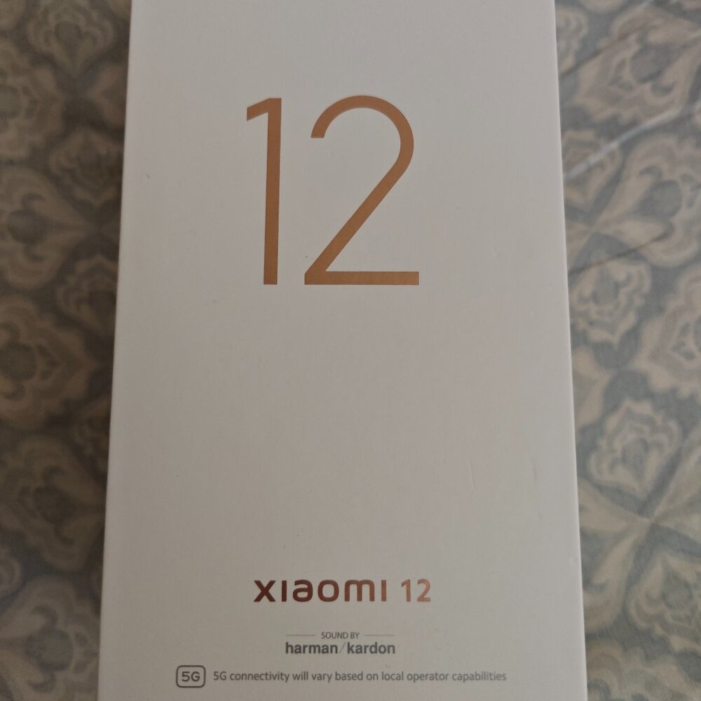xiaomi mi 12 in purple used for a couple of months, updated to android 14